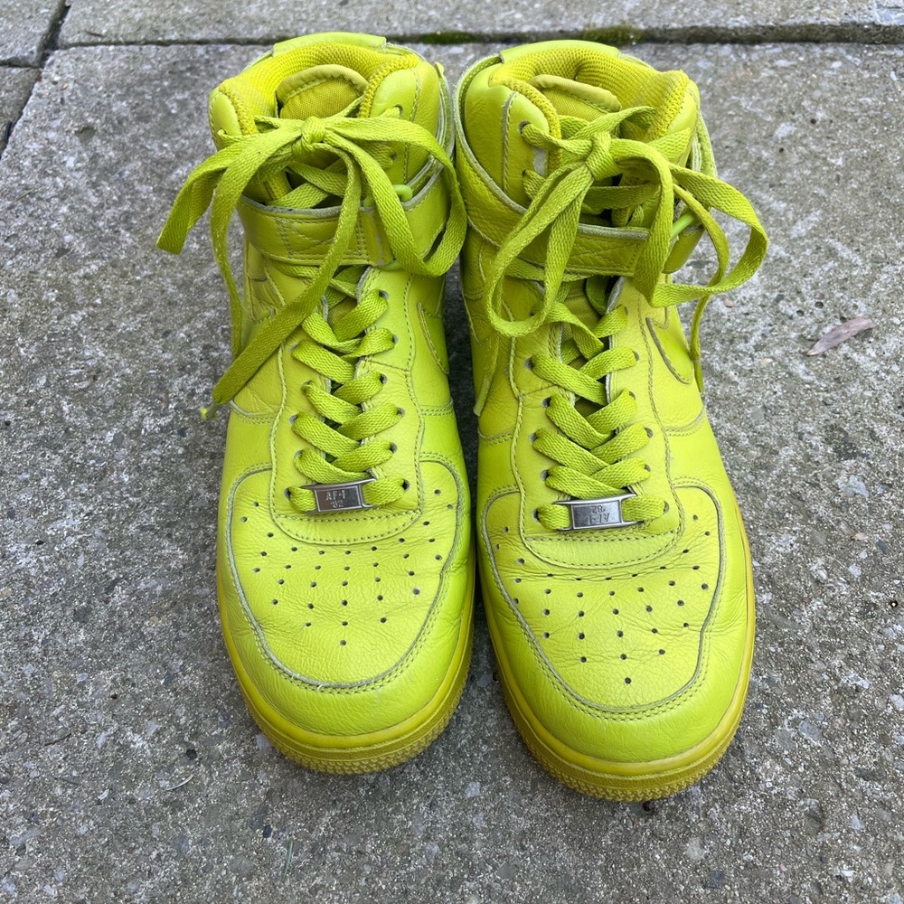 nike airforce 1s hi-top